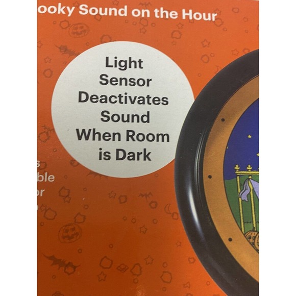 Peanuts Halloween Sound Clock Snoopy Lucy Spooky Sound Light Sensor 8" x 8" - Picture 3 of 10